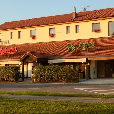 Hotel & Restaurant Signal Pardubice Zewnętrze zdjęcie