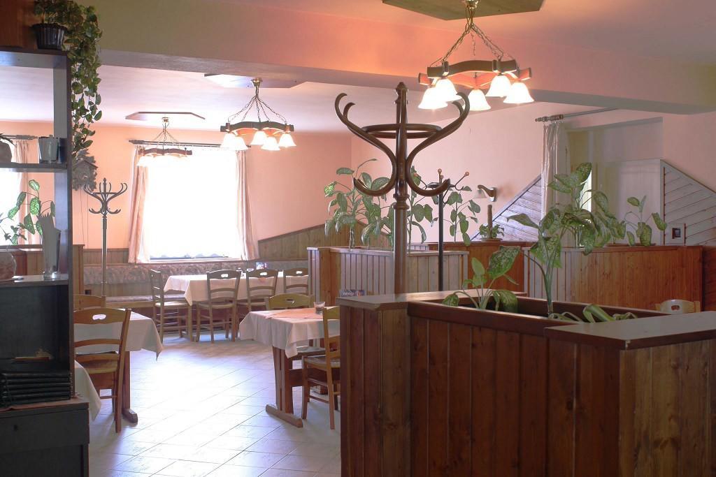 Hotel & Restaurant Signal Pardubice Zewnętrze zdjęcie